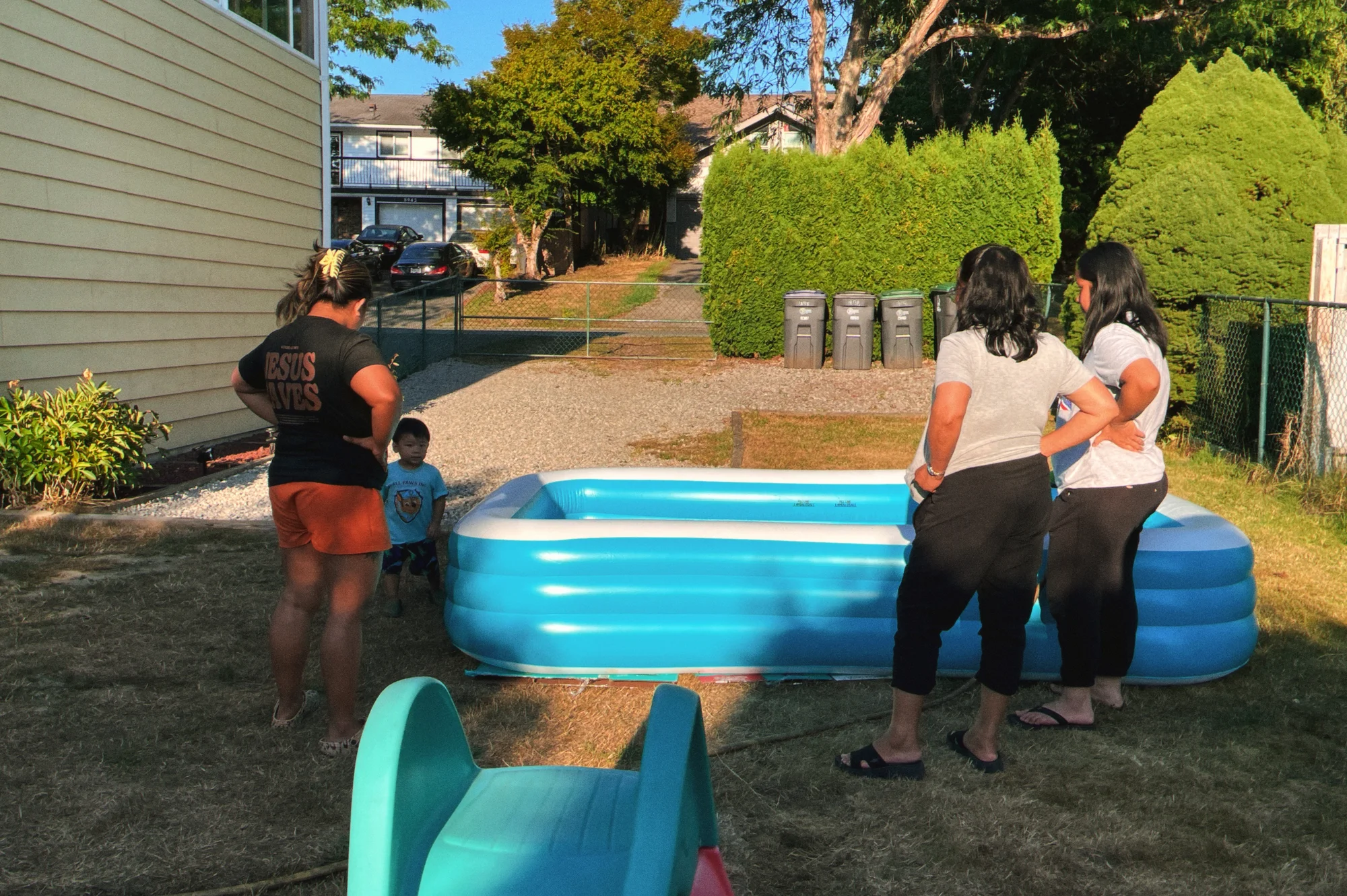 (iv) pool party