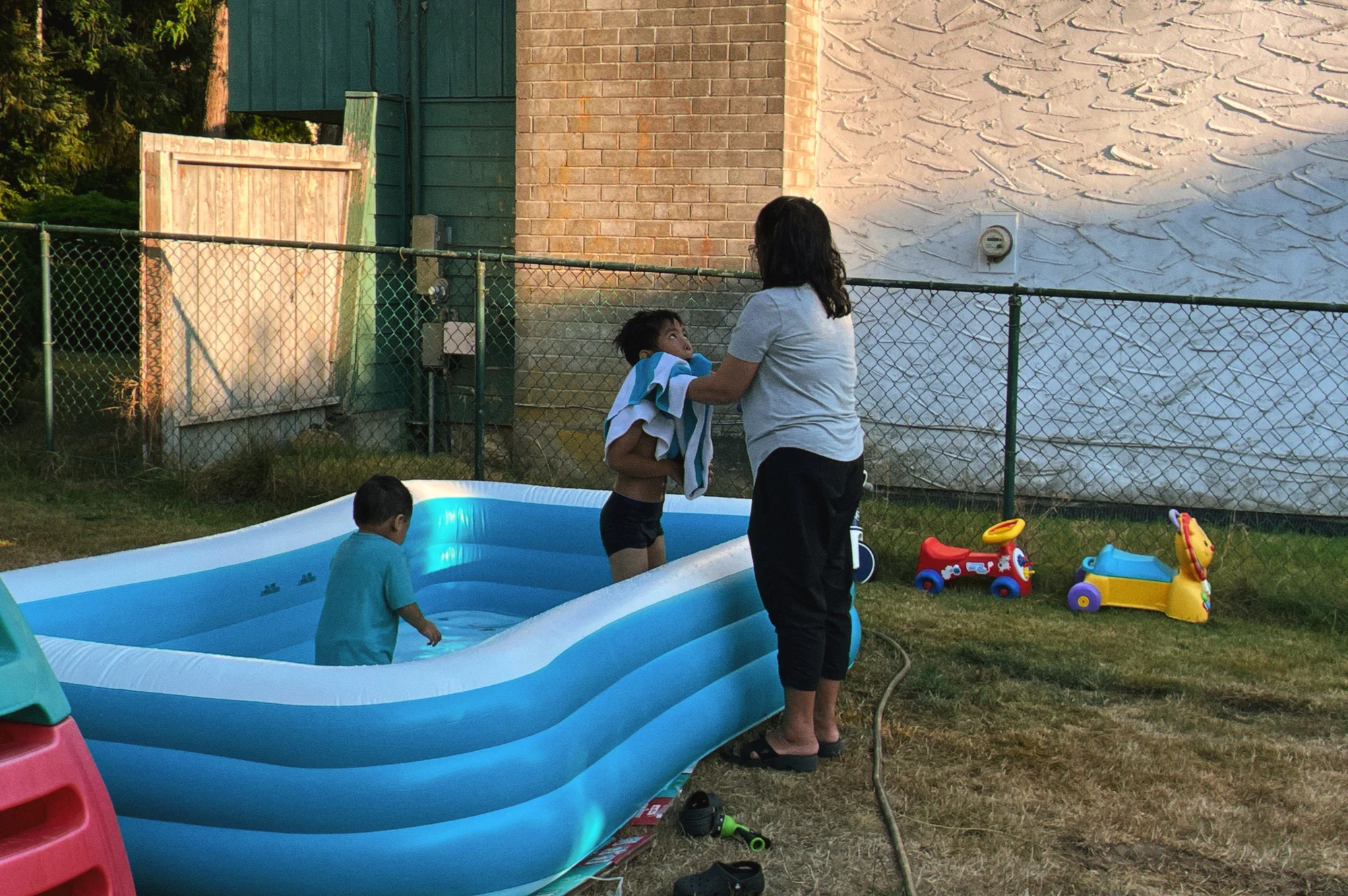(vi) pool party